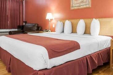 هتل Econo Lodge Old Town