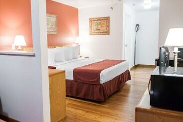 هتل Econo Lodge Old Town