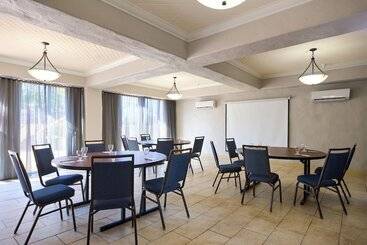 هتل Fairfield Inn & Suites San Diego Old Town