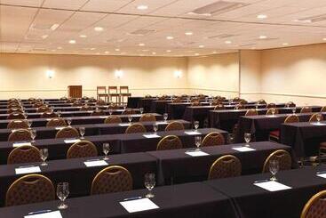 هتل Four Points By Sheraton Cleveland Airport