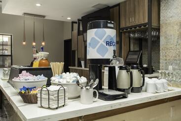 هتل Hilton Garden Inn Phoenix Airport