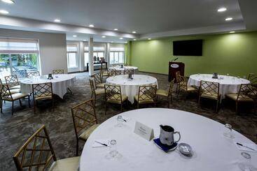 هتل Hilton Garden Inn New York / Staten Island