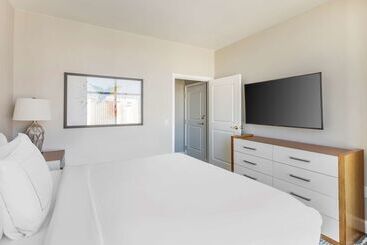 هتل Hilton Grand Vacations Club On The Las Vegas Strip