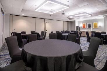 هتل Holiday Inn Express And Suites Tampa I 75 At Bruce B. Downs, An Ihg