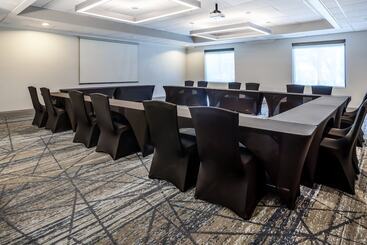 هتل Holiday Inn Express And Suites Tampa I 75 At Bruce B. Downs, An Ihg