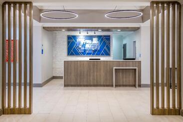 هتل Holiday Inn Express And Suites Tampa I 75 At Bruce B. Downs, An Ihg