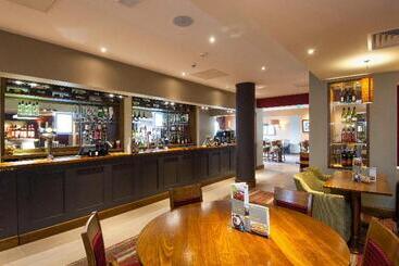 هتل Holiday Inn Express London Stansted Airport, An Ihg