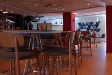 هتل Holiday Inn Express London Stansted Airport, An Ihg