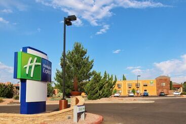 هتل Holiday Inn Express Sedona   Oak Creek, An Ihg