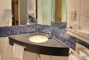 هتل Holiday Inn Express Southampton   M27, J7, An Ihg