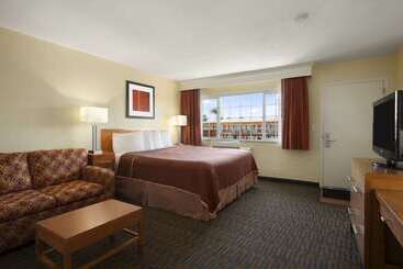 هتل Howard Johnson By Wyndham San Diego Sea World