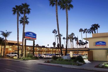 هتل Howard Johnson By Wyndham San Diego Sea World