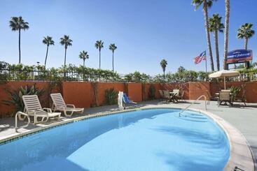 هتل Howard Johnson By Wyndham San Diego Sea World