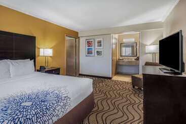 هتل La Quinta By Wyndham Carlsbad   Legoland Area
