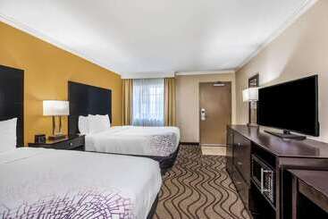 هتل La Quinta By Wyndham Carlsbad   Legoland Area