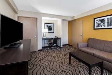 هتل La Quinta By Wyndham Carlsbad Legoland Area
