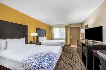 هتل La Quinta By Wyndham Carlsbad   Legoland Area
