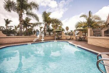 هتل La Quinta By Wyndham Carlsbad   Legoland Area