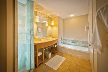 هتل Marenas Beach Resort