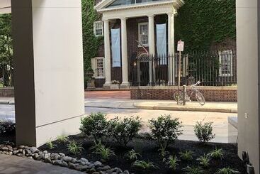 هتل Morris House