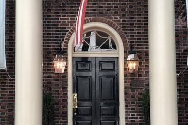هتل Morris House