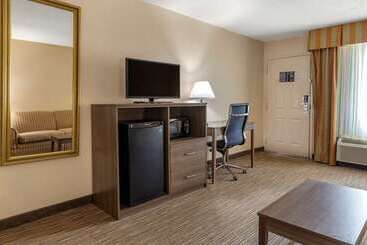 فندق Quality Inn & Suites Hanes Mall