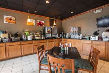 هتل Quality Inn & Suites Hanes Mall