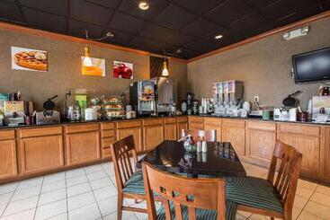 هتل Quality Inn & Suites Hanes Mall