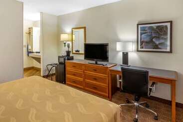 هتل Quality Inn & Suites Raleigh Durham Airport