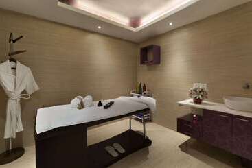 هتل Ramada Chennai Egmore
