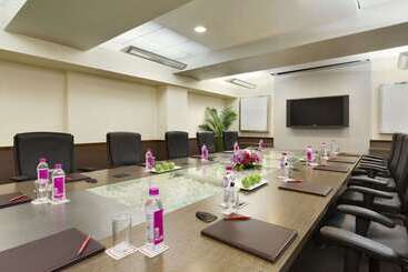 هتل Ramada Chennai Egmore
