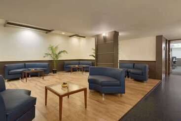 هتل Ramada Chennai Egmore