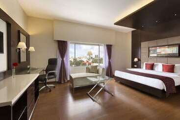 هتل Ramada Chennai Egmore
