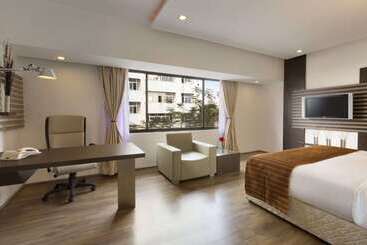 هتل Ramada Chennai Egmore