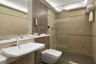 هتل Ramada Chennai Egmore