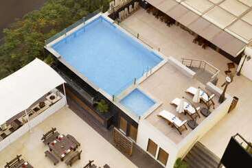 هتل Ramada Chennai Egmore
