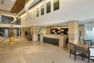 هتل Ramada Chennai Egmore