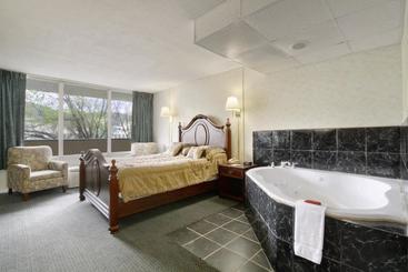 هتل Ramada By Wyndham Roanoke