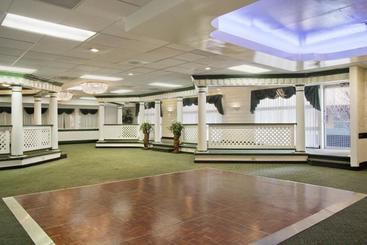 هتل Ramada By Wyndham Roanoke