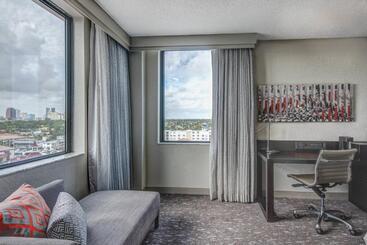 هتل Renaissance Fort Lauderdale Cruise Port