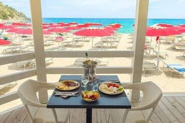 هتل Sant Elmo Beach