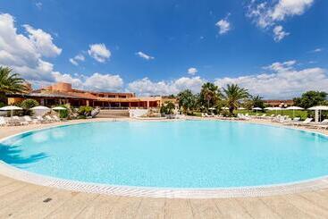 هتل Sant Elmo Beach