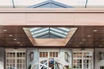هتل The Lindy Renaissance Charleston