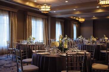 هتل The Lindy Renaissance Charleston