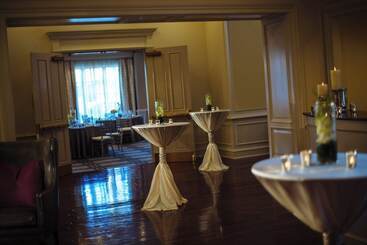 هتل The Lindy Renaissance Charleston