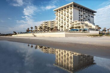 هتل The Shores Resort & Spa