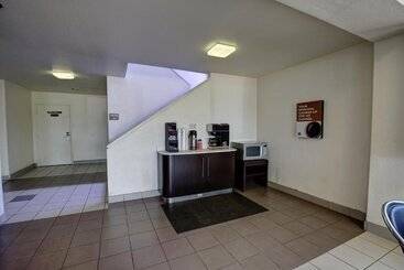 مُتل Executive Inn & Suites