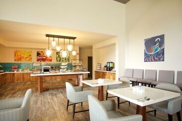 استراحتگاه Hilton Garden Inn Kauai Wailua Bay, Hi