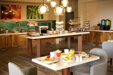 استراحتگاه Hilton Garden Inn Kauai Wailua Bay, Hi