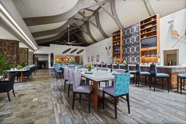 استراحتگاه Hilton Garden Inn Kauai Wailua Bay, Hi